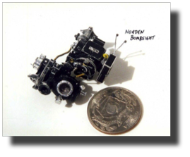 Norden bombsight, 1:15 scale. Scratch built in metal by Rojas Bazán. Norden bombsight, 1:15 scale. Scratch built in metal by Rojas Bazán.